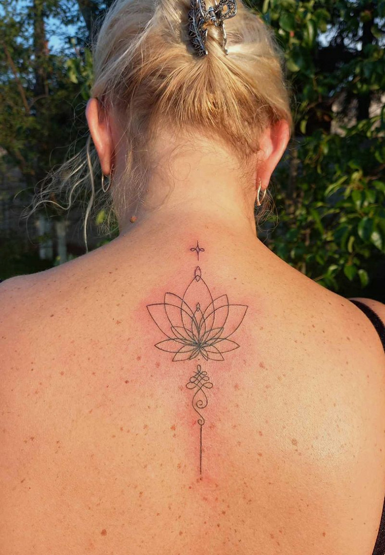 Women unalome lotus flower, photo - Tattoo Master Julia Bohdalova