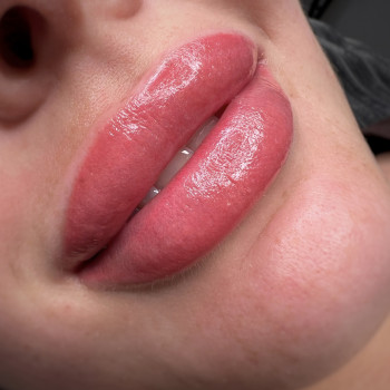 Перманентный макияж губы
