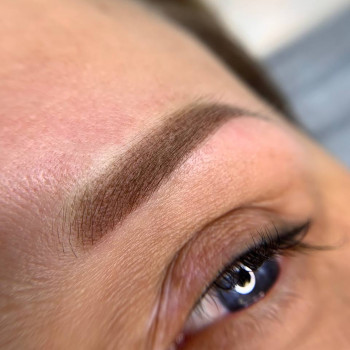 Перманентный макияж бровей