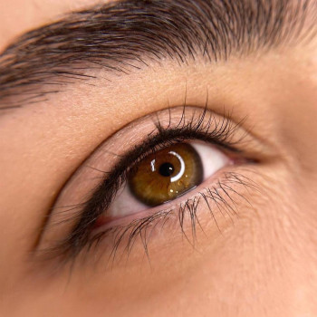 Перманентный макияж верхнего века