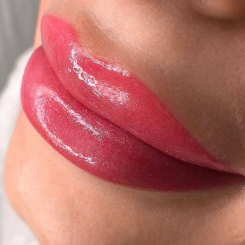 Перманентный макияж губ