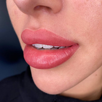 Перманентный макияж губ