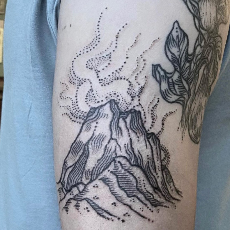 Men arm mountain, photo - Tattoo Studio East River Tattoo