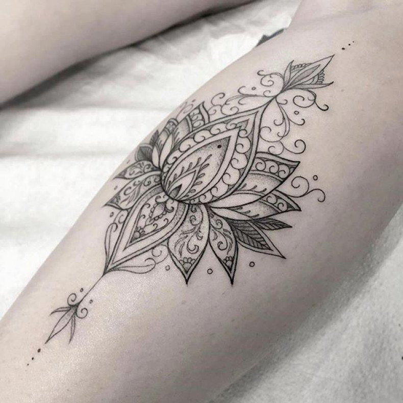 Women lotus flower leg, photo - Tattoo Studio Bang Bang Tattoo