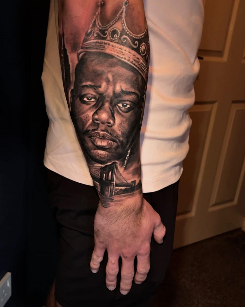 Men arm crown, photo - Tattoo Studio First Class Tattoo