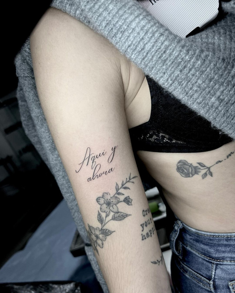 Women arm letter, photo - Tattoo Master Maria Mendoza