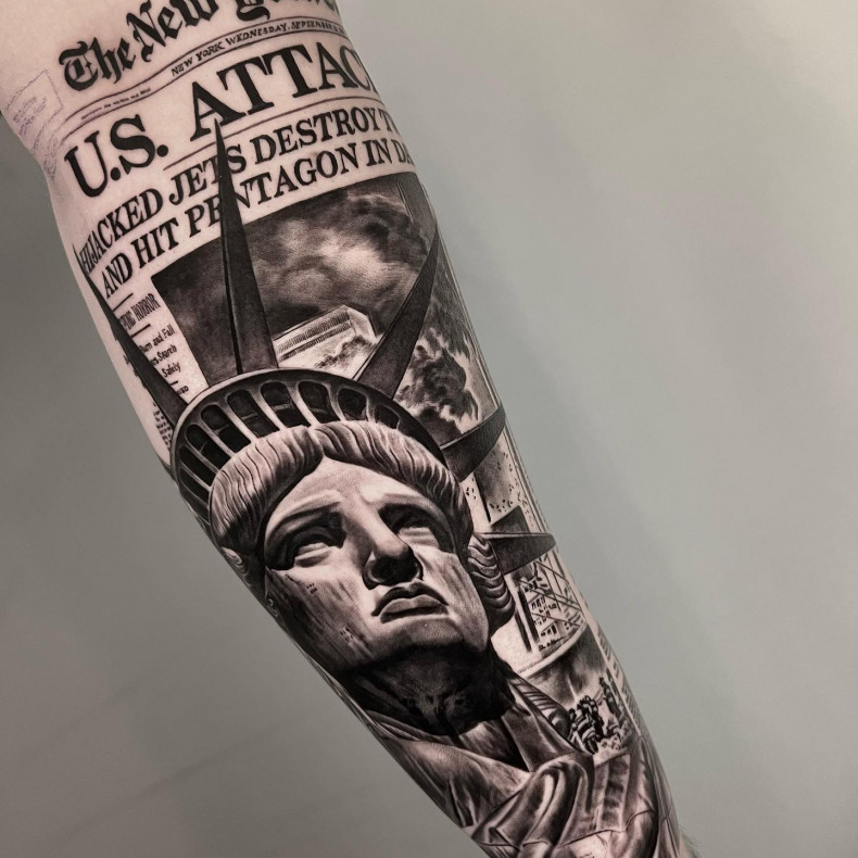 Arm Freiheitsstatue, photo - Tattoo-Meister Alex Oberov