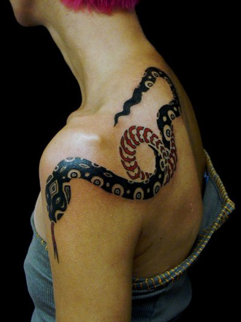 Women snake shoulder, photo - Tattoo Master Mehai Bakaty