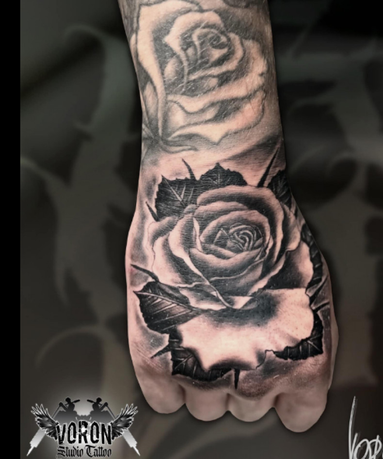 Men hand rose, photo - Tattoo Master Oleg Voron