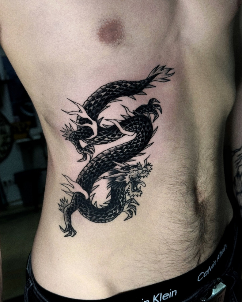 Men dragon side, photo - Tattoo Master Grzegorz Biedrzycki