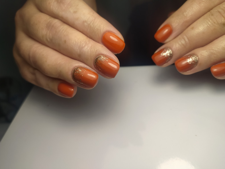 Fall glitter orange, photo - Manicurist Natalia Shveda