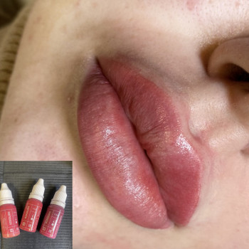 Губки сразу после процедуры перманентного макияжа