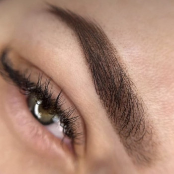 Пудровое напыление бровей