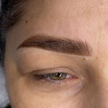 Пудровое напыление бровей