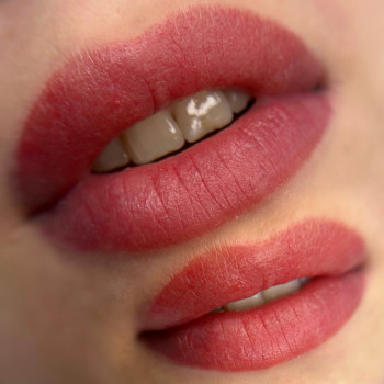 Губы, помадный прокрас