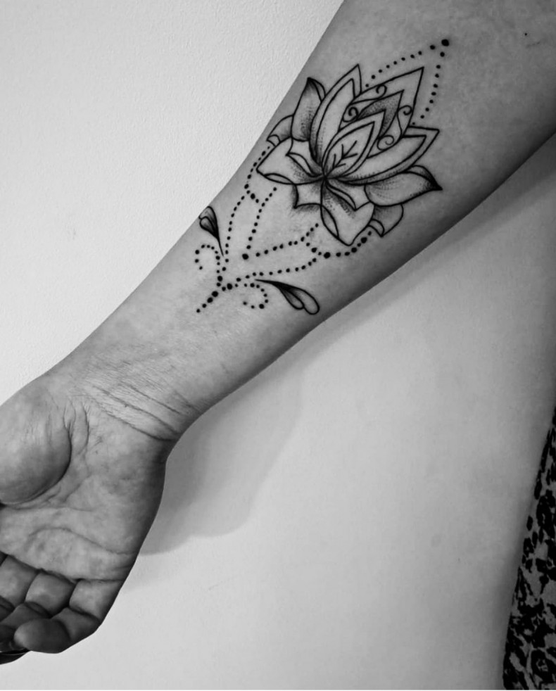 Women arm lotus flower, photo - Tattoo Master Екатерина Михайловская