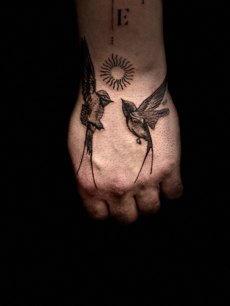 Men swallow hand, photo - Tattoo Master Екатерина Михайловская