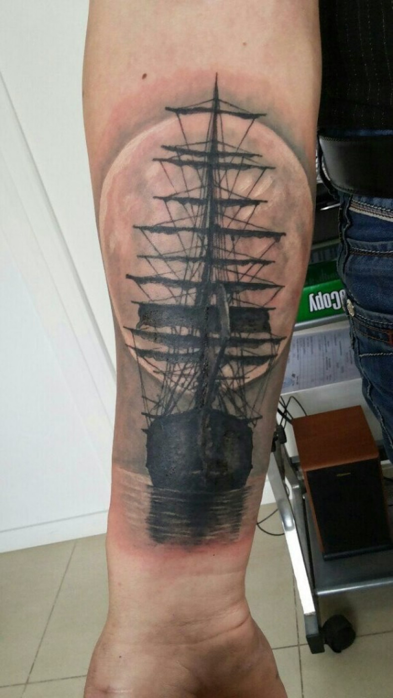 Men black and grey ship, photo - Tattoo Master Barb Tattoo