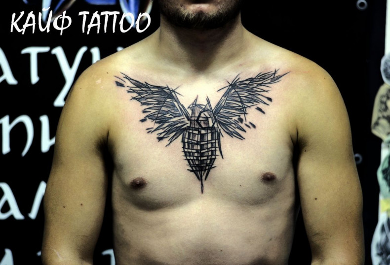 Męski graficzne skrzydła, photo - Tatuażysta Barb Tattoo