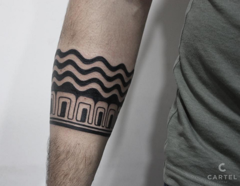 Men arm bracelet, photo - Tattoo Master Barb Tattoo