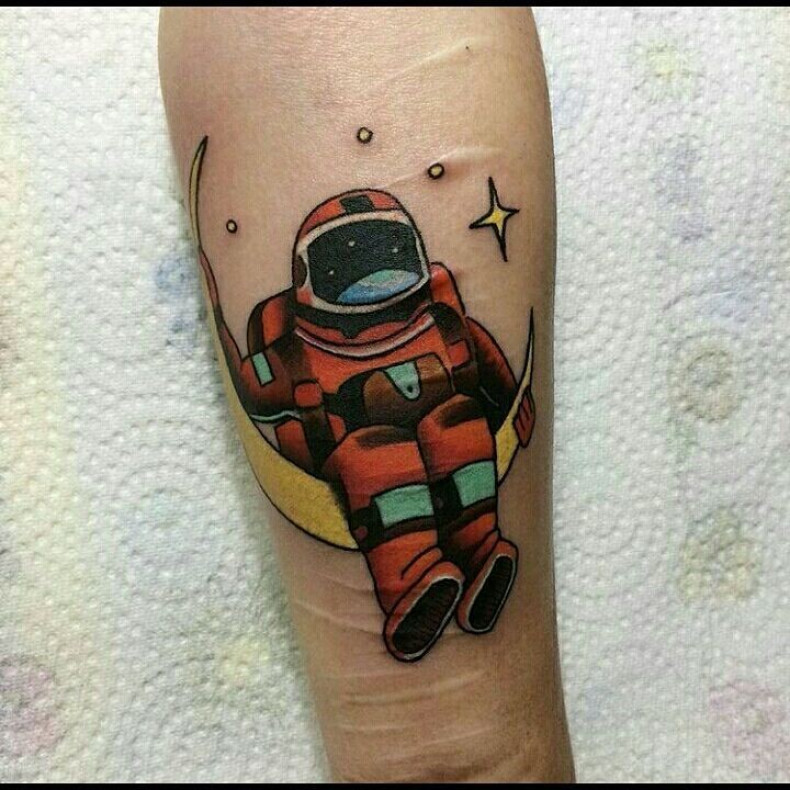 Men an astronaut, photo - Tattoo Master Barb Tattoo