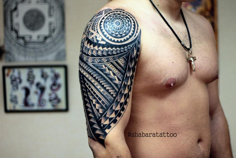 Men maori shoulder, photo - Tattoo Master Barb Tattoo