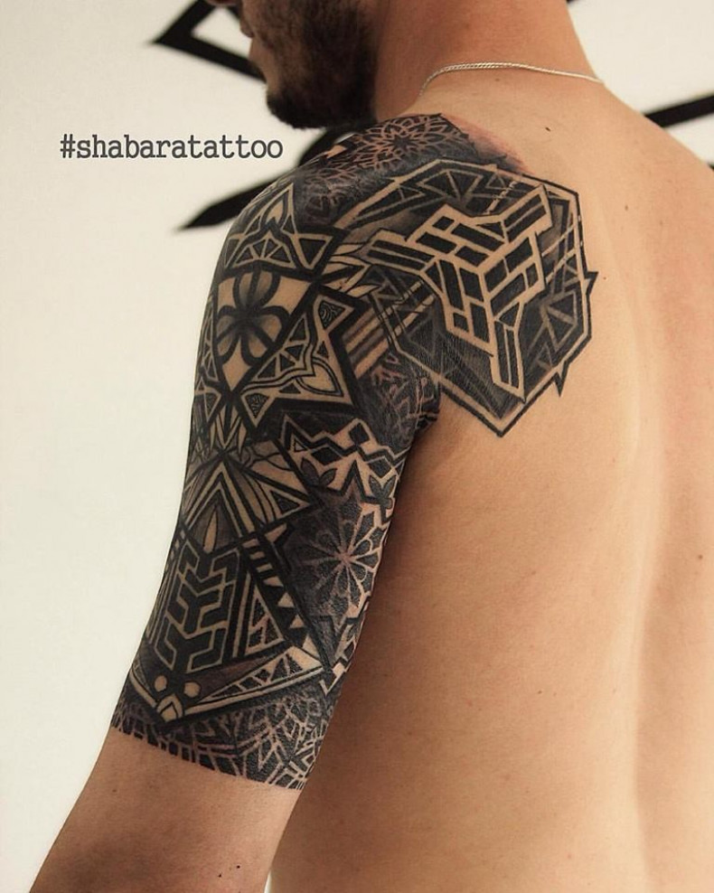 Męski blackwork ornament, photo - Tatuażysta Barb Tattoo