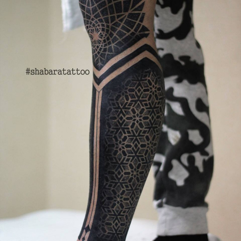 Men blackwork leg, photo - Tattoo Master Barb Tattoo