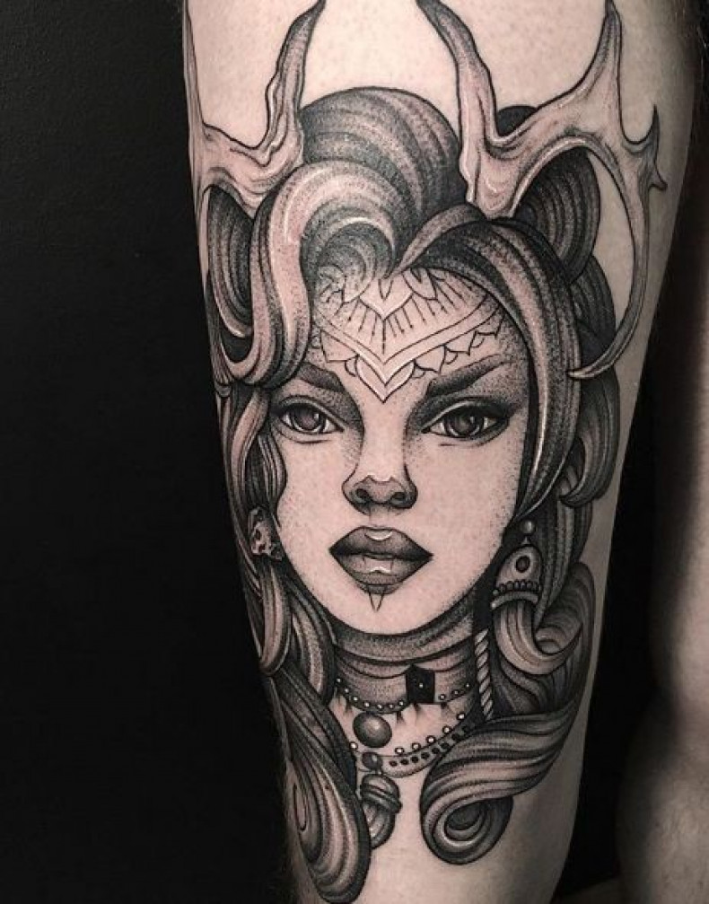 Мужские випшейдинг девушка, photo - Тату мастер Barb Tattoo