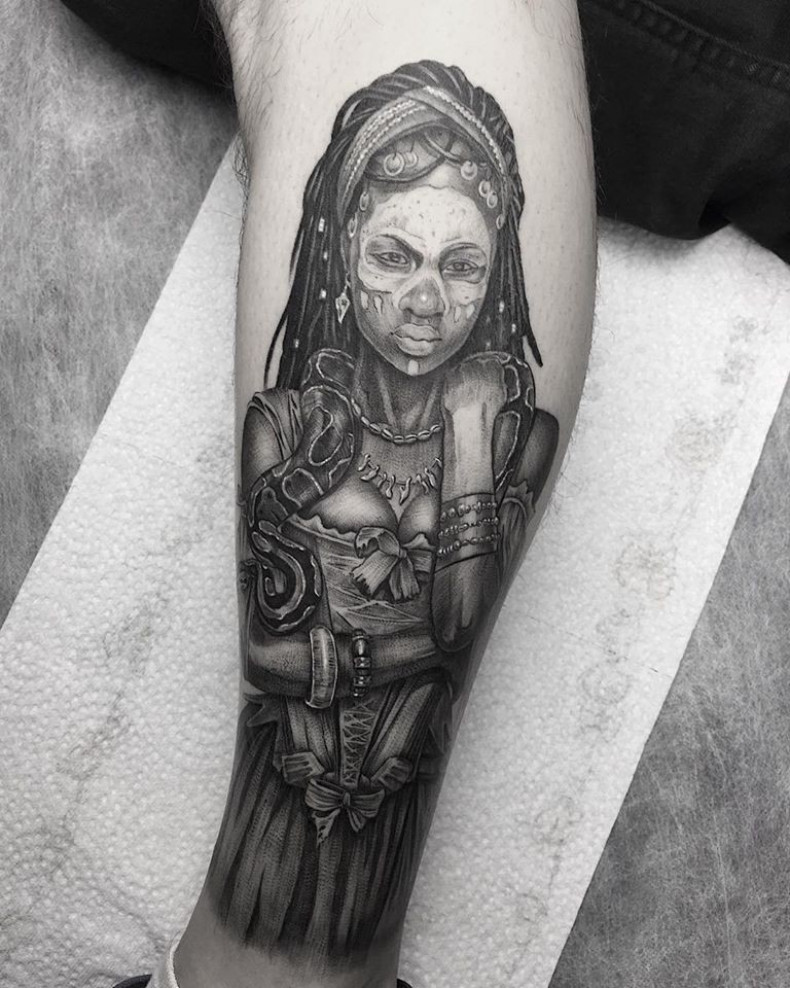 Męski whip shading dziewczyna, photo - Tatuażysta Barb Tattoo