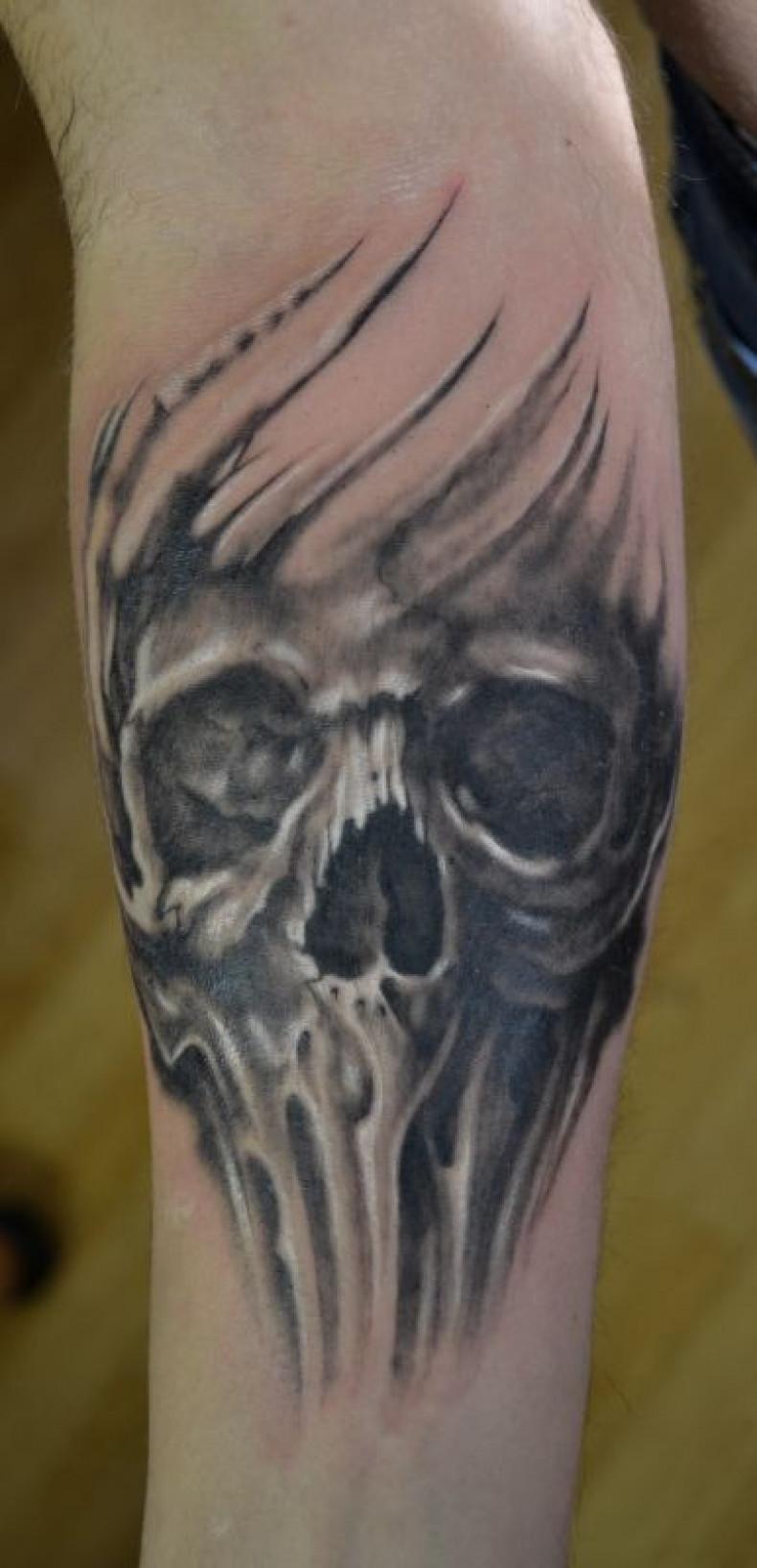 Męski na ramieniu whip shading, photo - Tatuażysta Barb Tattoo