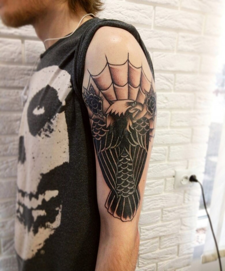 Męski na ramieniu orzeł, photo - Tatuażysta Barb Tattoo