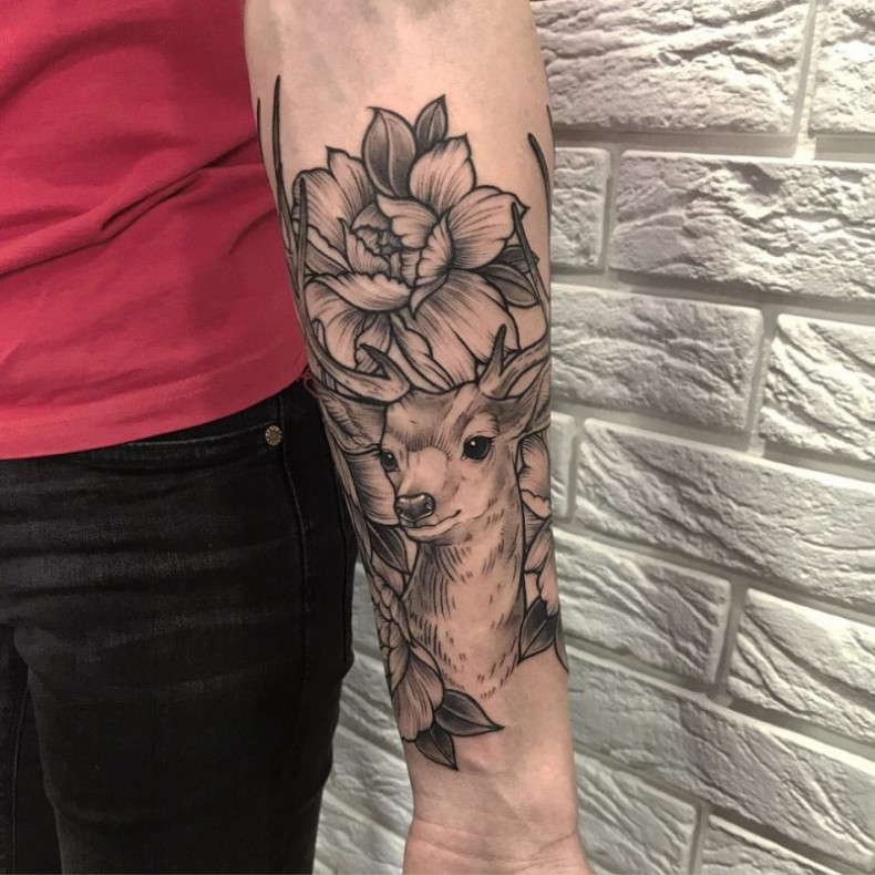 Męski whip shading na przedramieniu, photo - Tatuażysta Barb Tattoo