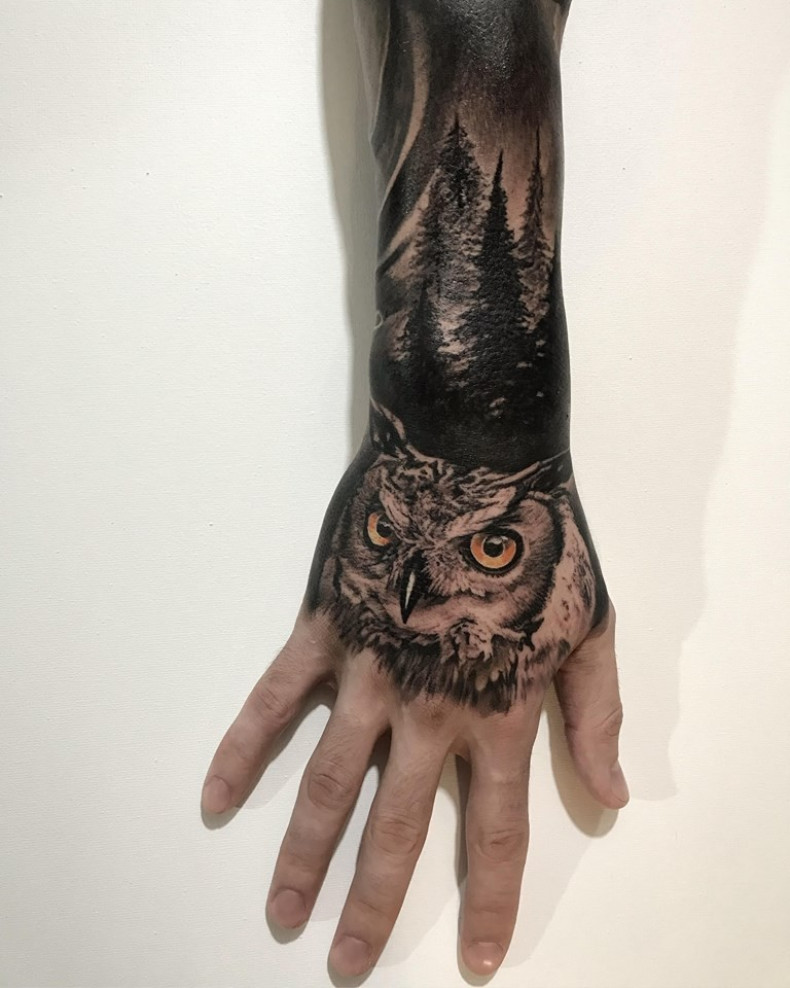 Męski na ramieniu czarny szary, photo - Tatuażysta Barb Tattoo