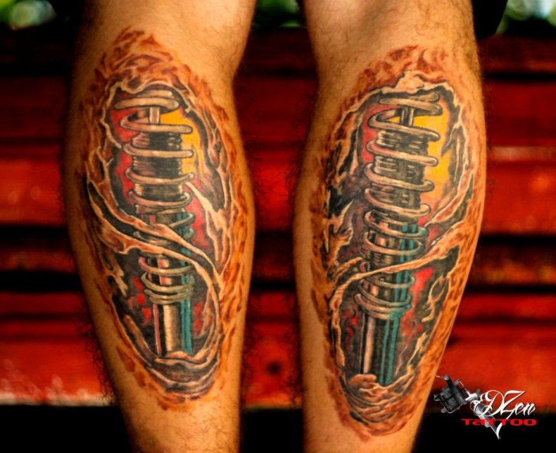 Men biomechanical leg, photo - Tattoo Master Barb Tattoo