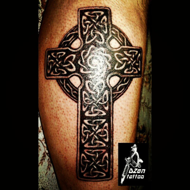 Men Celtic pattern cross, photo - Tattoo Master Barb Tattoo