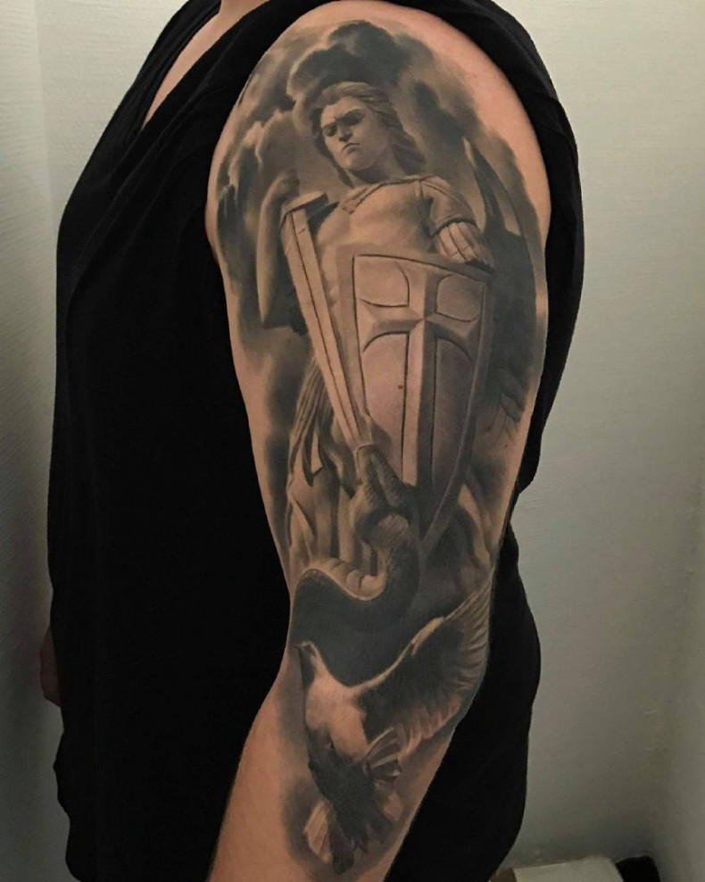 Męski czarny szary anioł, photo - Tatuażysta Barb Tattoo