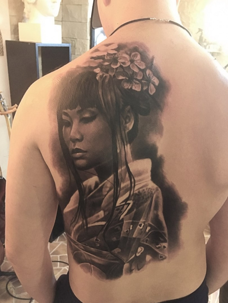 Męski duży dziewczyna, photo - Tatuażysta Barb Tattoo