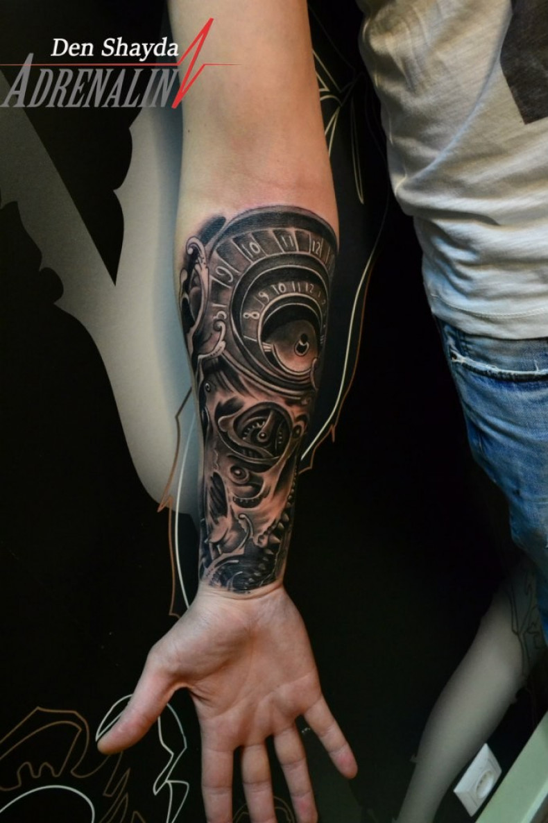 Men arm black and grey, photo - Tattoo Master Barb Tattoo