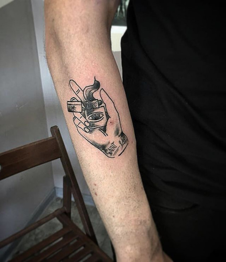 Мужские зажигалка на предплечье, photo - Тату мастер Barb Tattoo