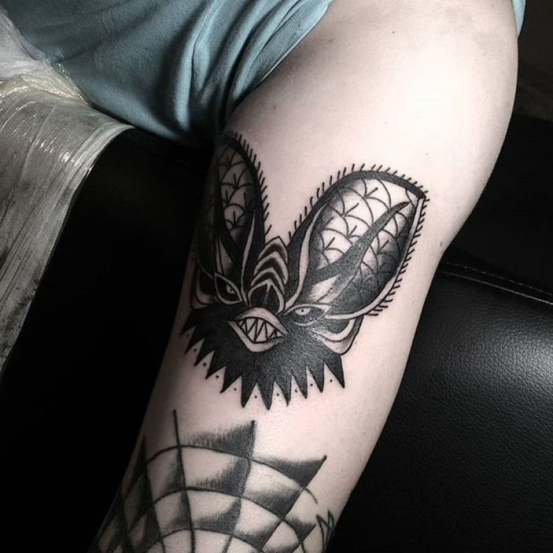 Męski na ramieniu whip shading, photo - Tatuażysta Barb Tattoo