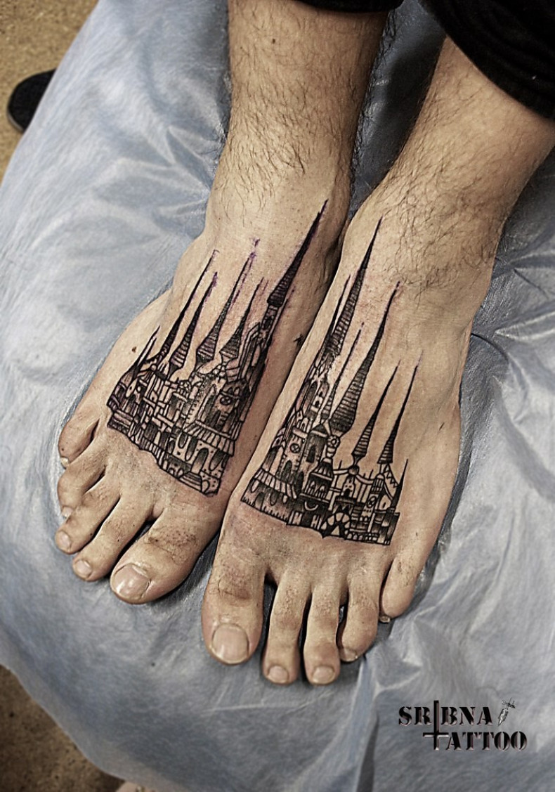 Men whip shading foot, photo - Tattoo Master Barb Tattoo