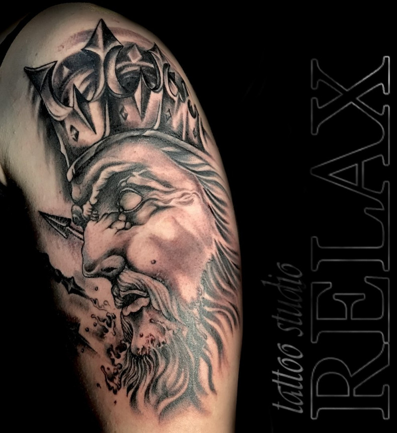 Men black and grey shoulder, photo - Tattoo Master Barb Tattoo