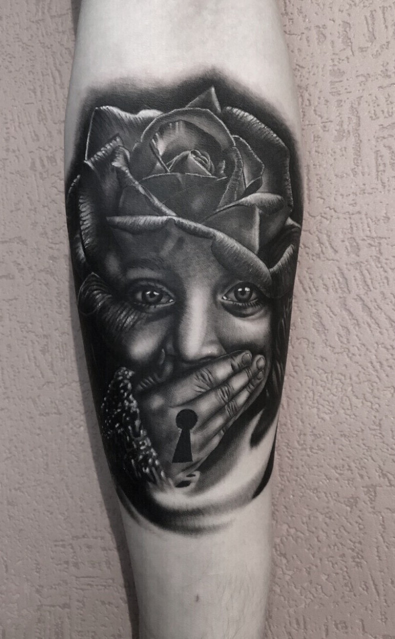 Men black and grey forearm, photo - Tattoo Master Barb Tattoo