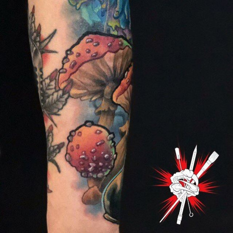 Men arm mushroom, photo - Tattoo Master Barb Tattoo