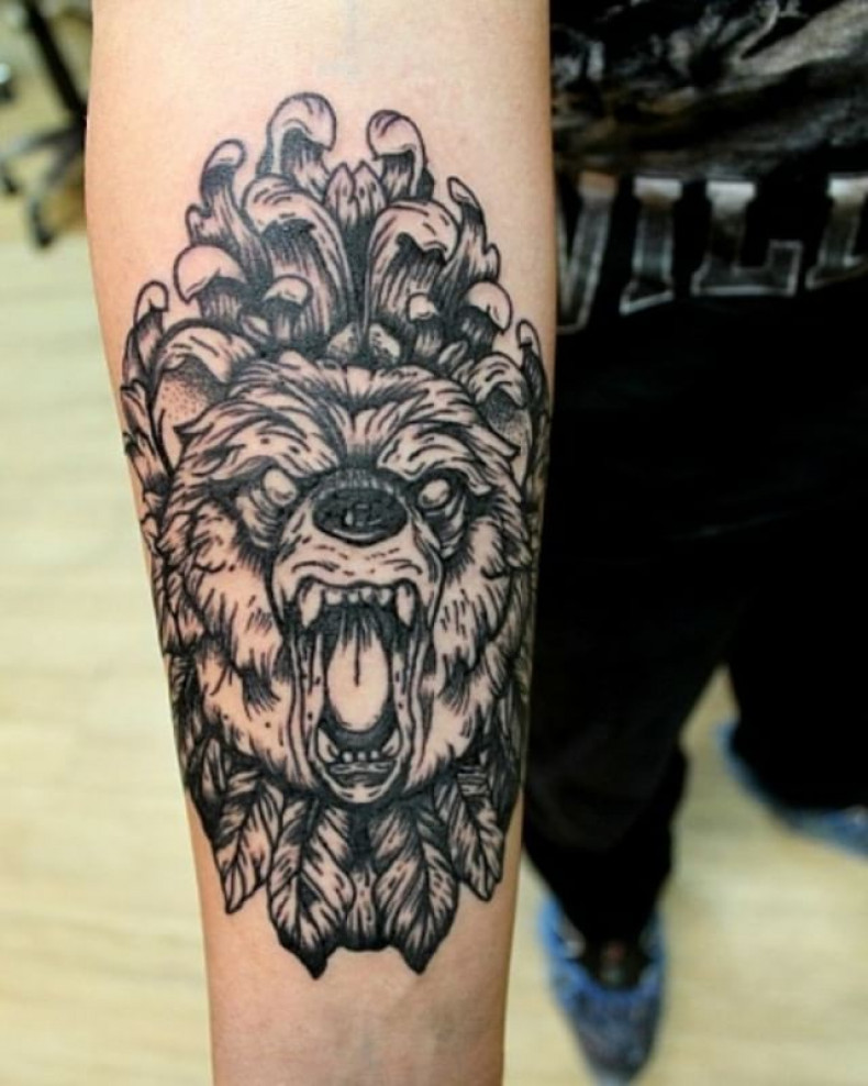 Men engraving bear, photo - Tattoo Master Barb Tattoo