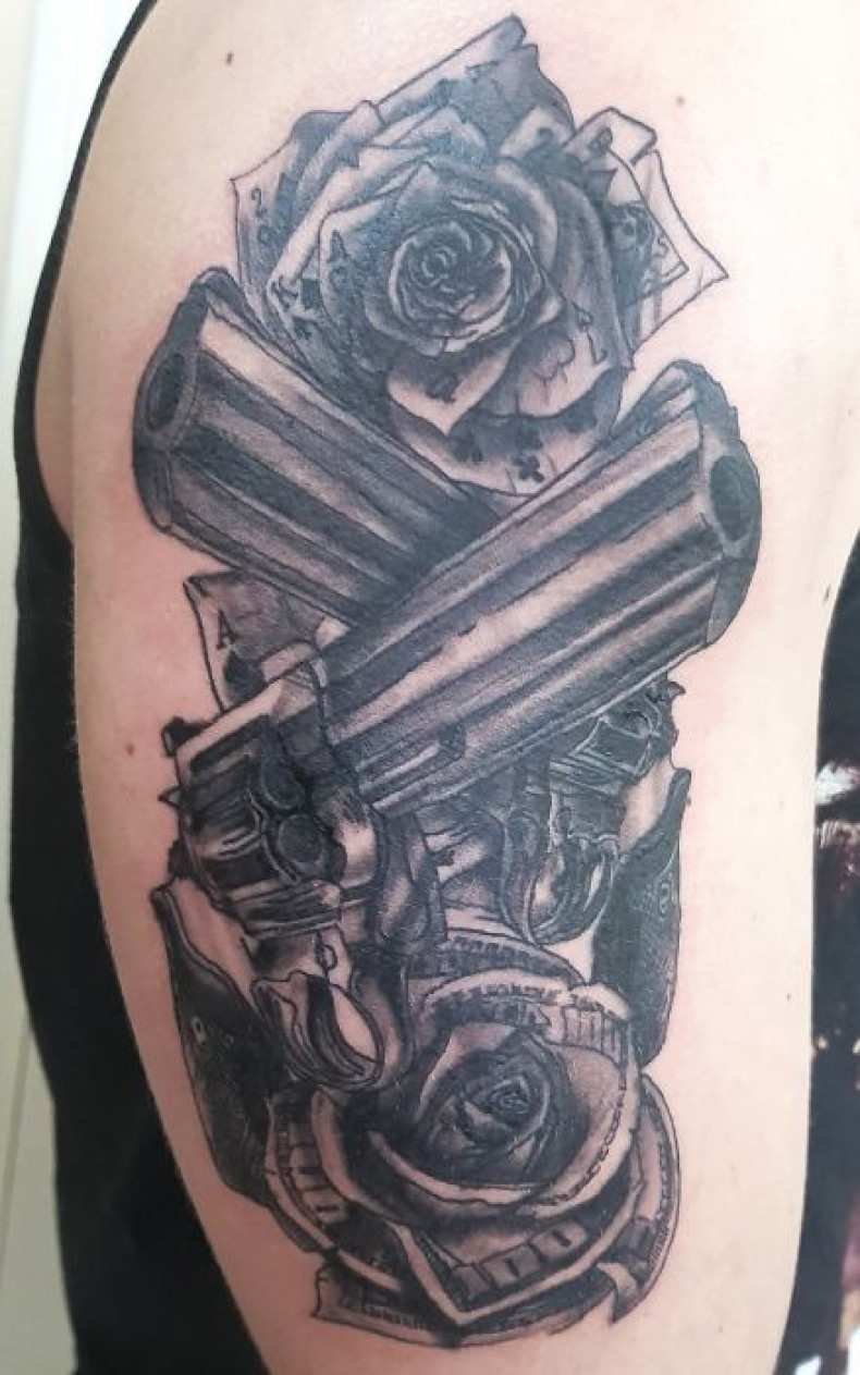 Men black and grey shoulder, photo - Tattoo Master Barb Tattoo