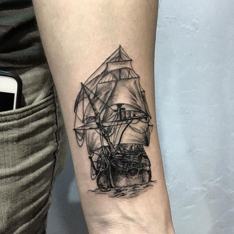 Men whip shading ship, photo - Tattoo Master Barb Tattoo