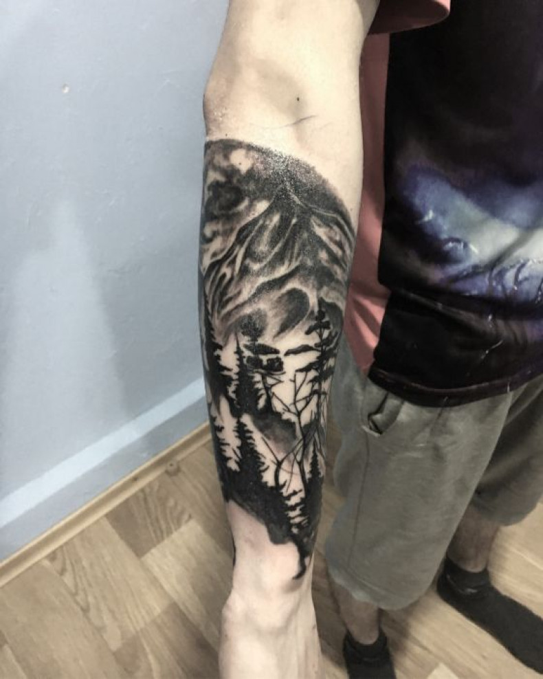 Men arm black and grey, photo - Tattoo Master Barb Tattoo