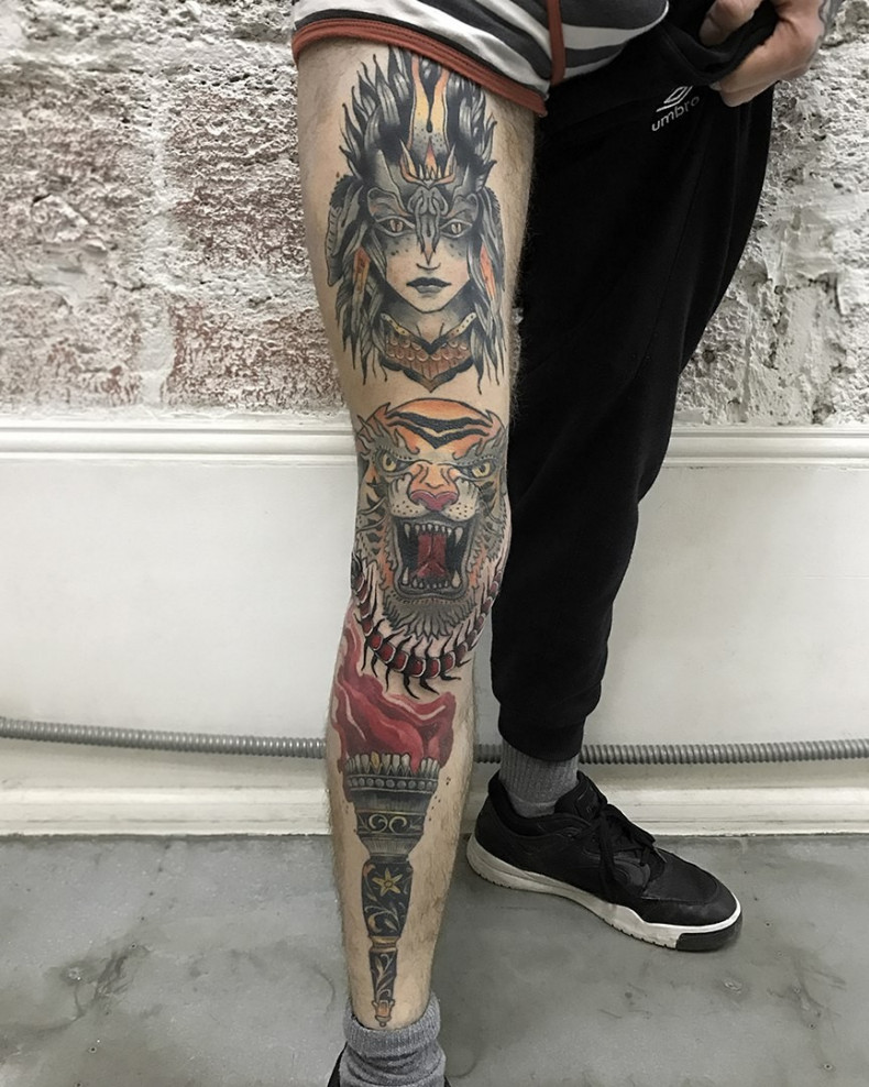 Męski dziewczyna na nodze, photo - Tatuażysta Barb Tattoo